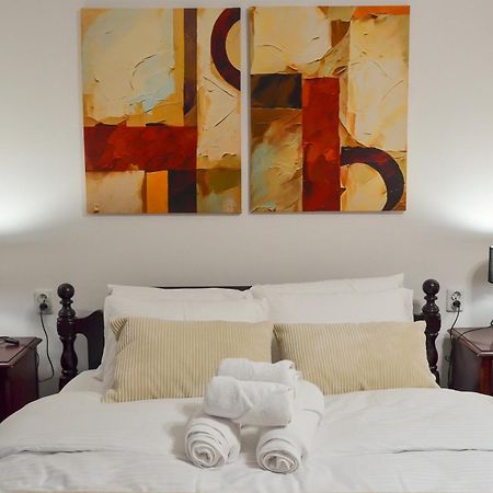 Main Street Retreat Apartment With Free Parking Сараево Экстерьер фото