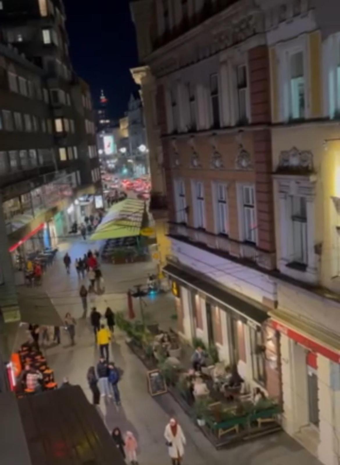 Main Street Retreat Apartment With Free Parking Сараево Экстерьер фото