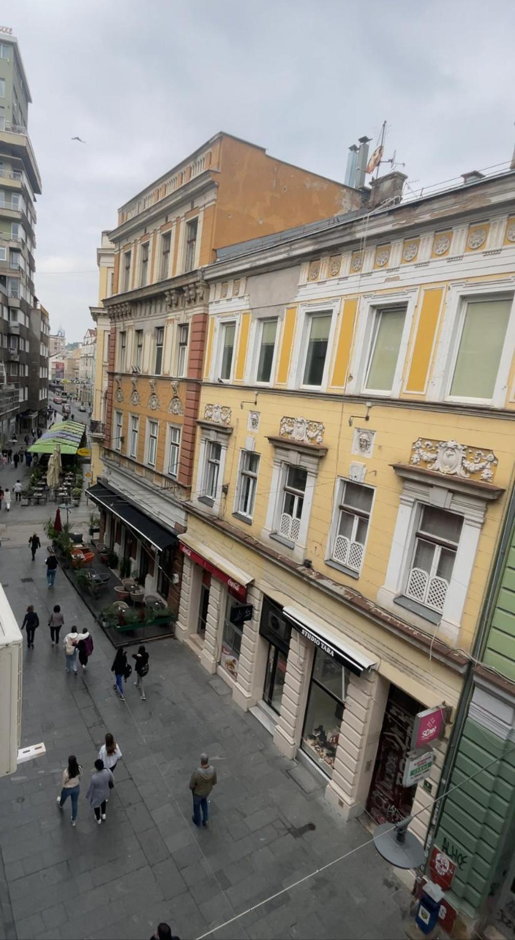 Main Street Retreat Apartment With Free Parking Сараево Экстерьер фото