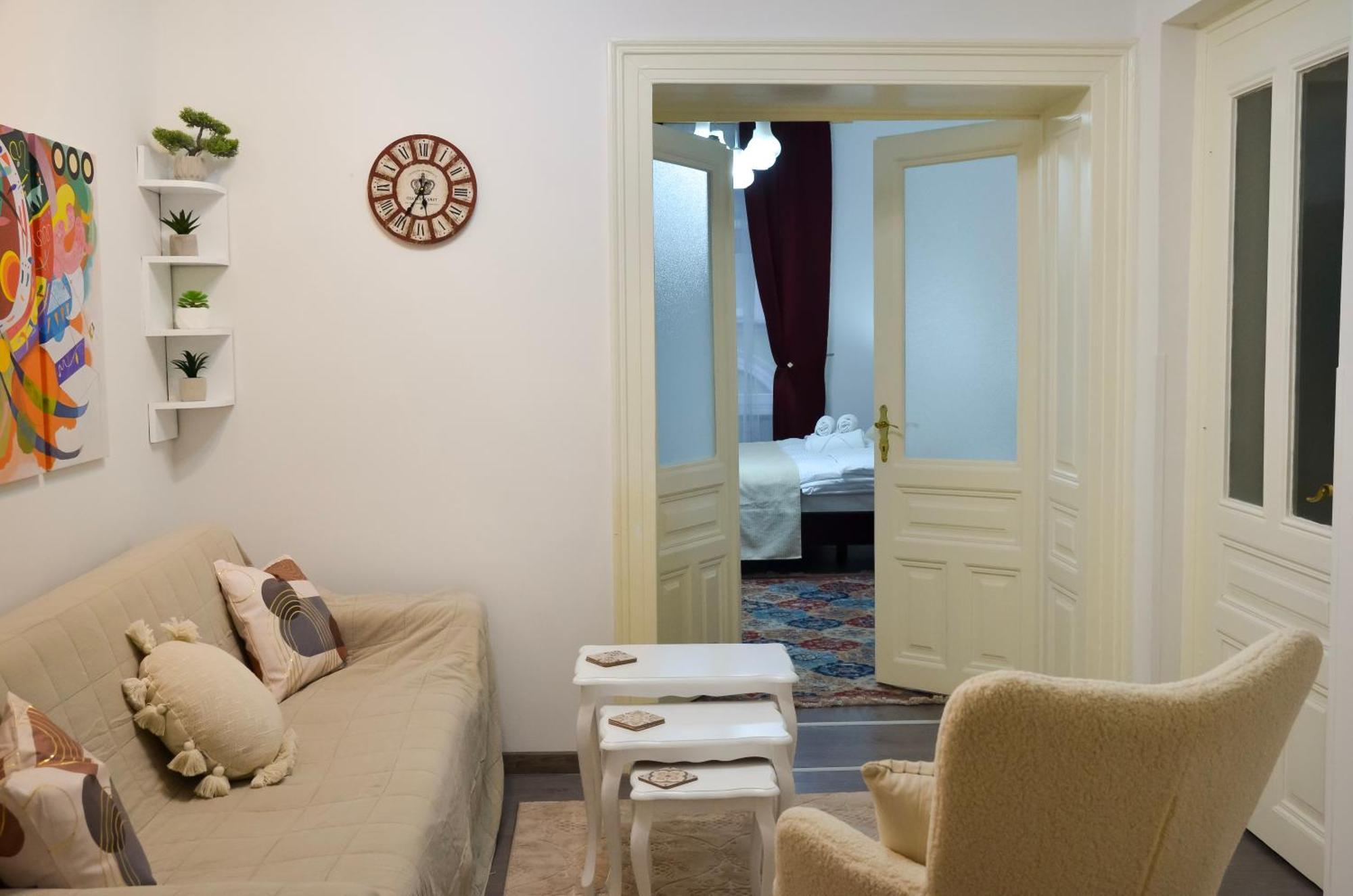 Main Street Retreat Apartment With Free Parking Сараево Экстерьер фото