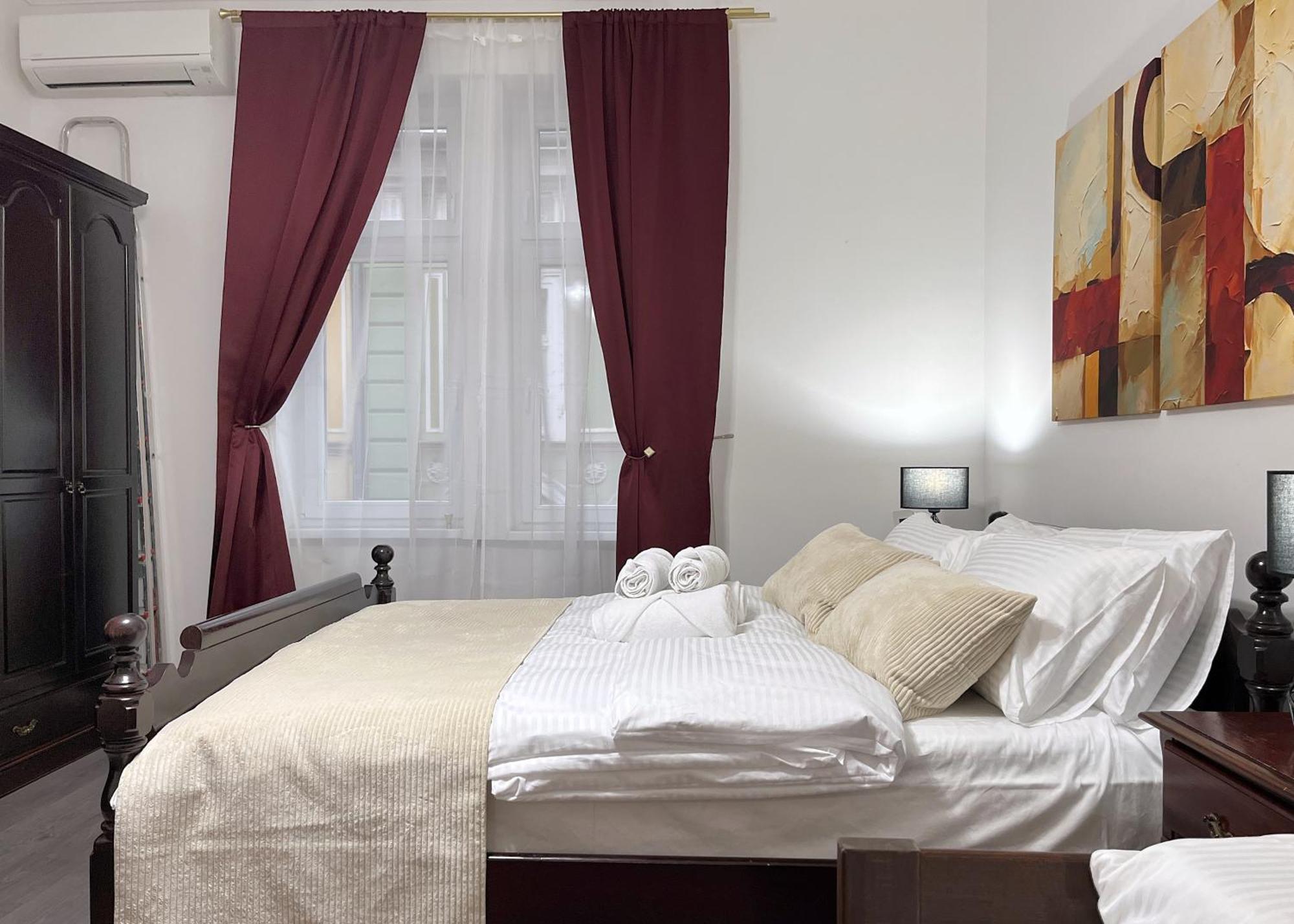 Main Street Retreat Apartment With Free Parking Сараево Экстерьер фото