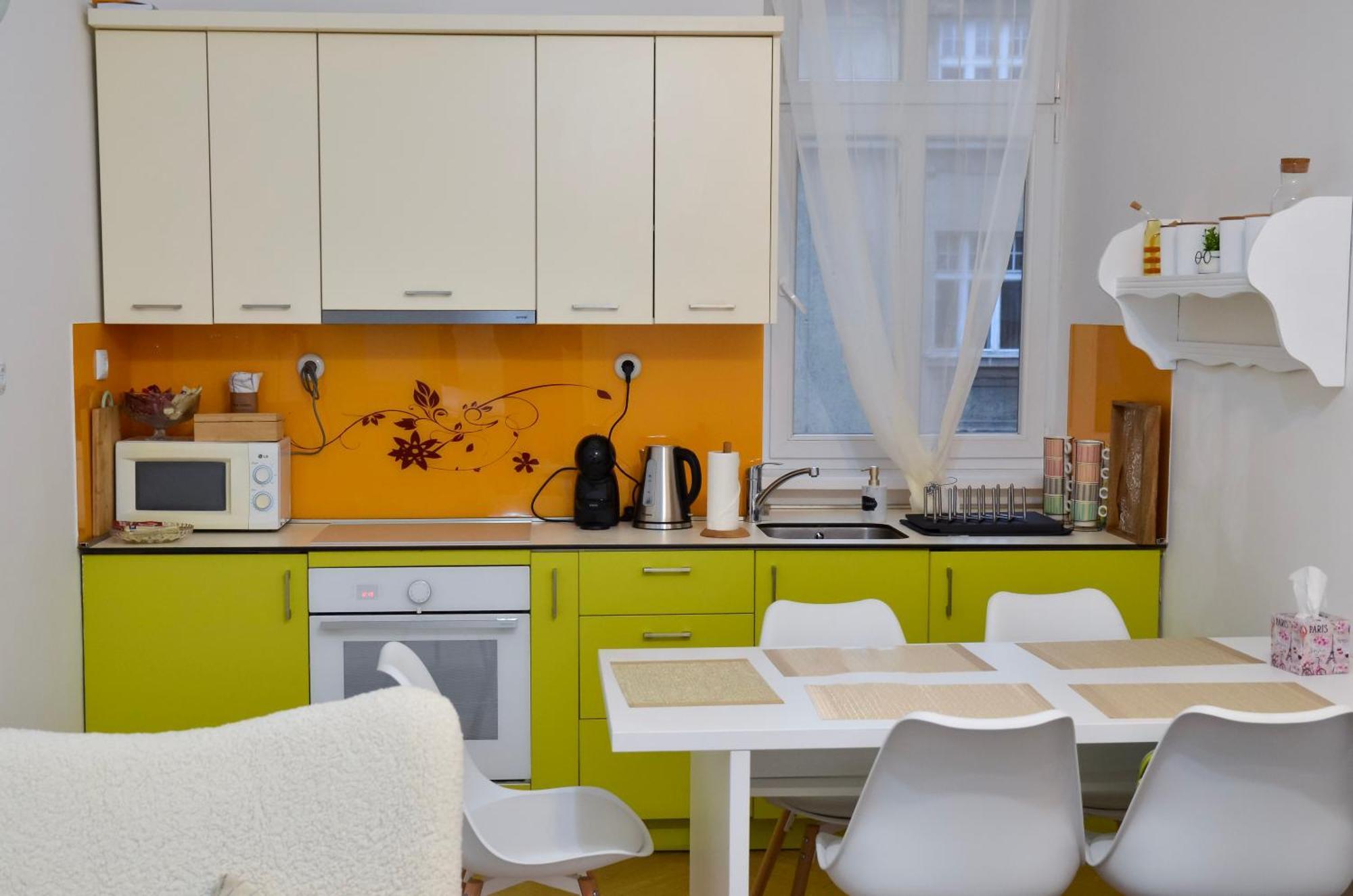 Main Street Retreat Apartment With Free Parking Сараево Экстерьер фото