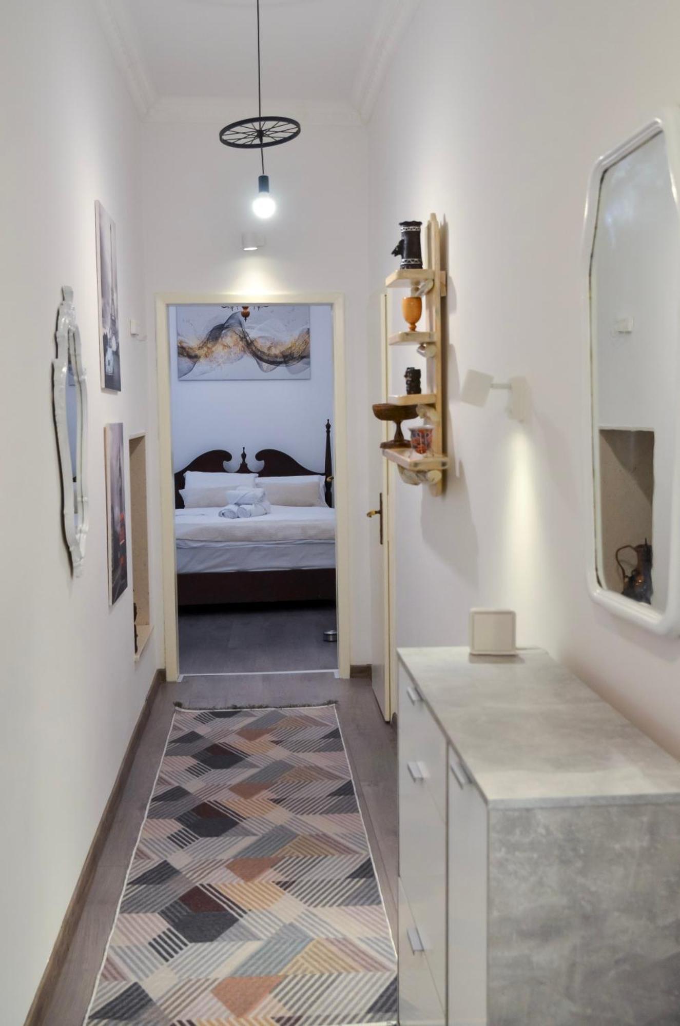 Main Street Retreat Apartment With Free Parking Сараево Экстерьер фото