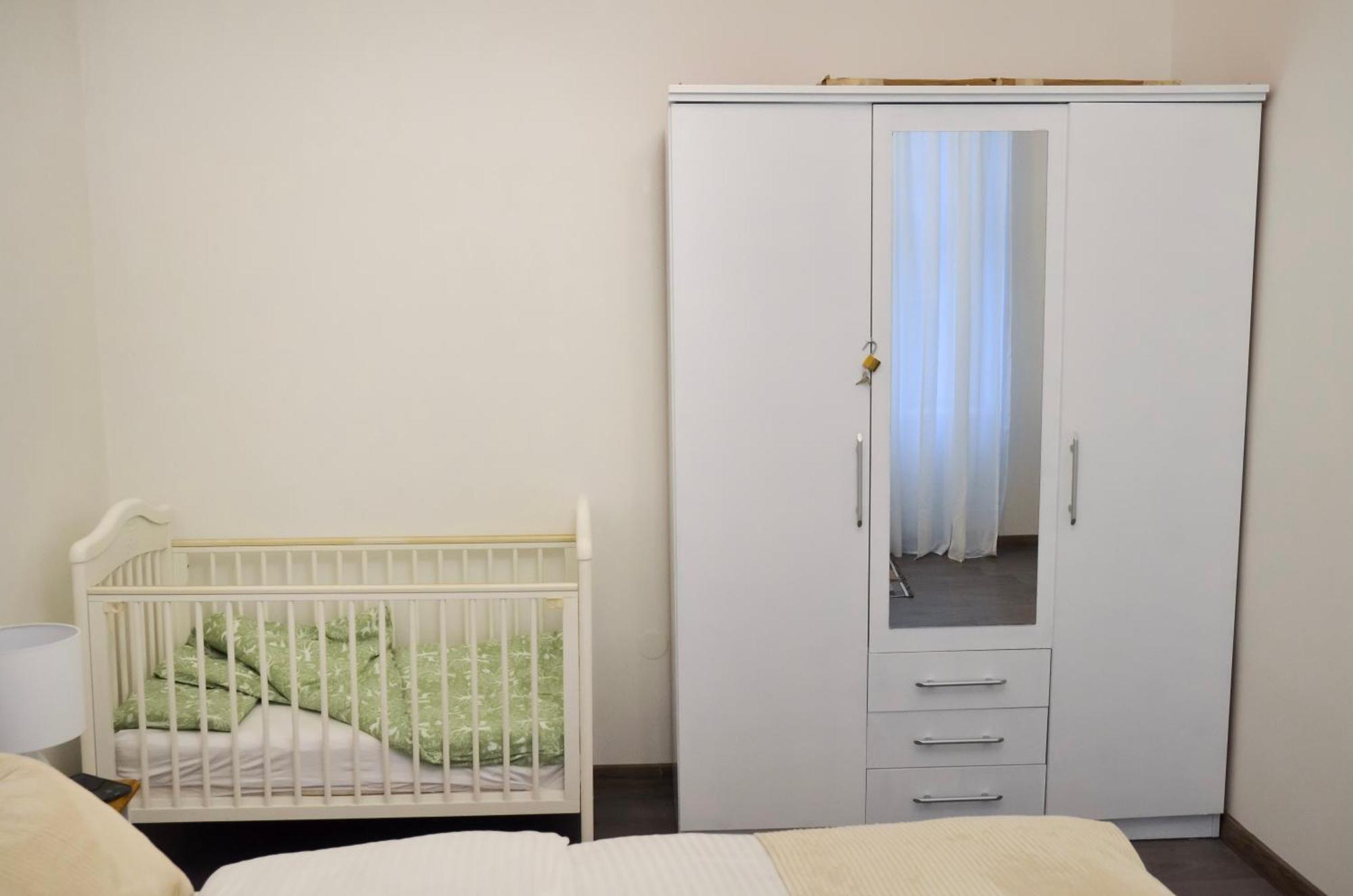Main Street Retreat Apartment With Free Parking Сараево Экстерьер фото