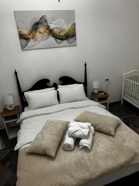 Main Street Retreat Apartment With Free Parking Сараево Экстерьер фото